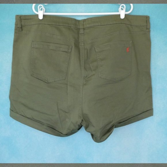 Molly & Isadora Green Shorts 24 - Picture 4 of 7